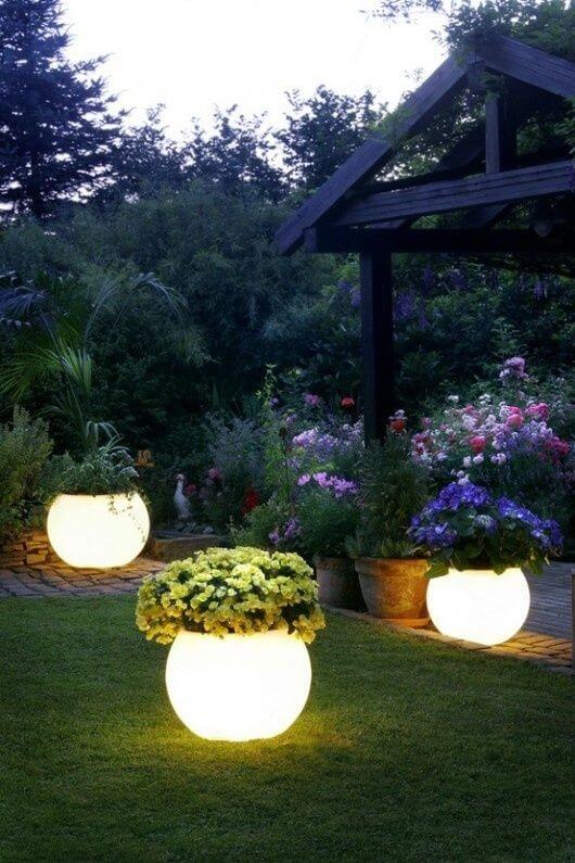 Outdoor lighting can make a huge difference if well thought. That is why we gathered some residential landscape lighting ideas along with outside up lights so that your outdoor decorative lighting fixtures game is just perfect for your yard! For more see backyardmastery.com