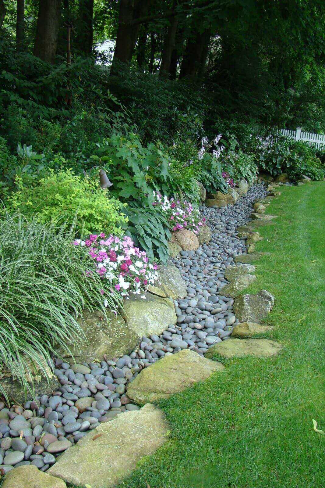 Lawn edging designs may sound like a boring topic, you will see there are some creative and interesting ideas you can put into practice to give a nicer look to your houseâ€™s landscape. For more ideas go to backyardmastery.com