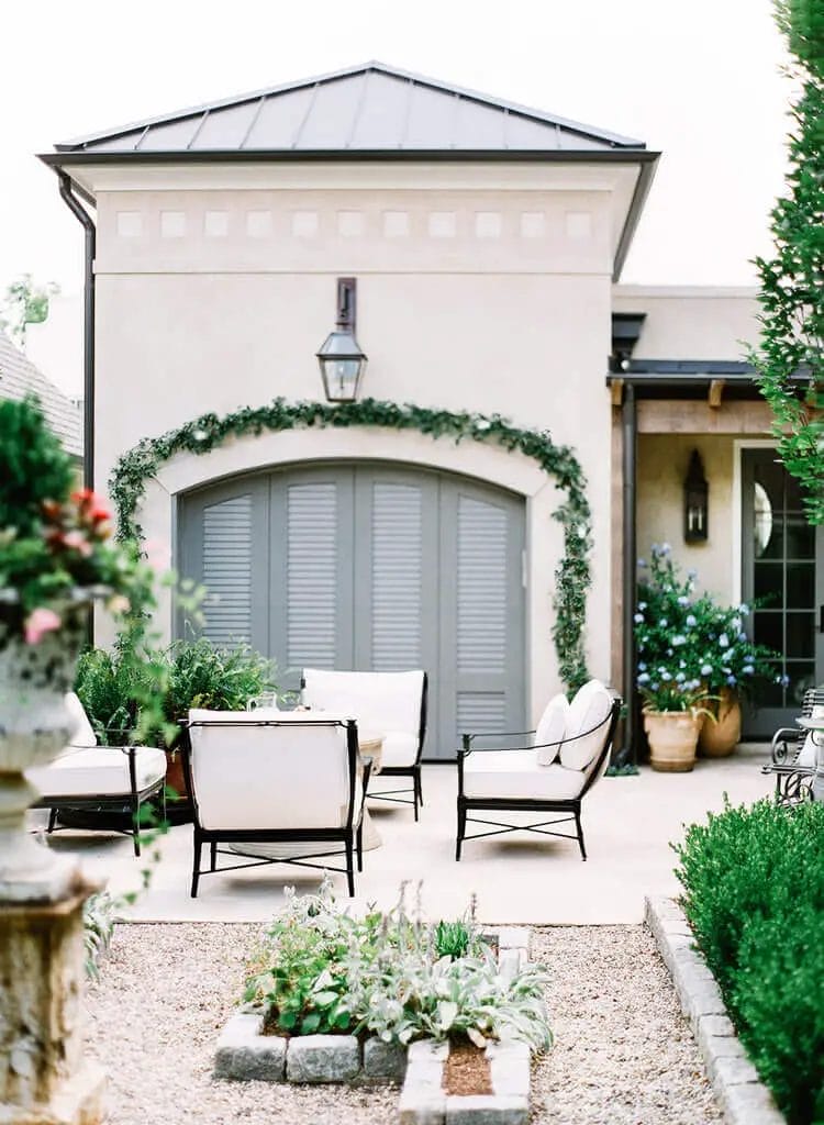 Outdoor garden chairs, and other seating solutions, are the best asset for you to enjoy the outdoors the best right outside your door. Here are some great ideas on outdoor garden chairs, and beyond, we hope you find what you came in search of!