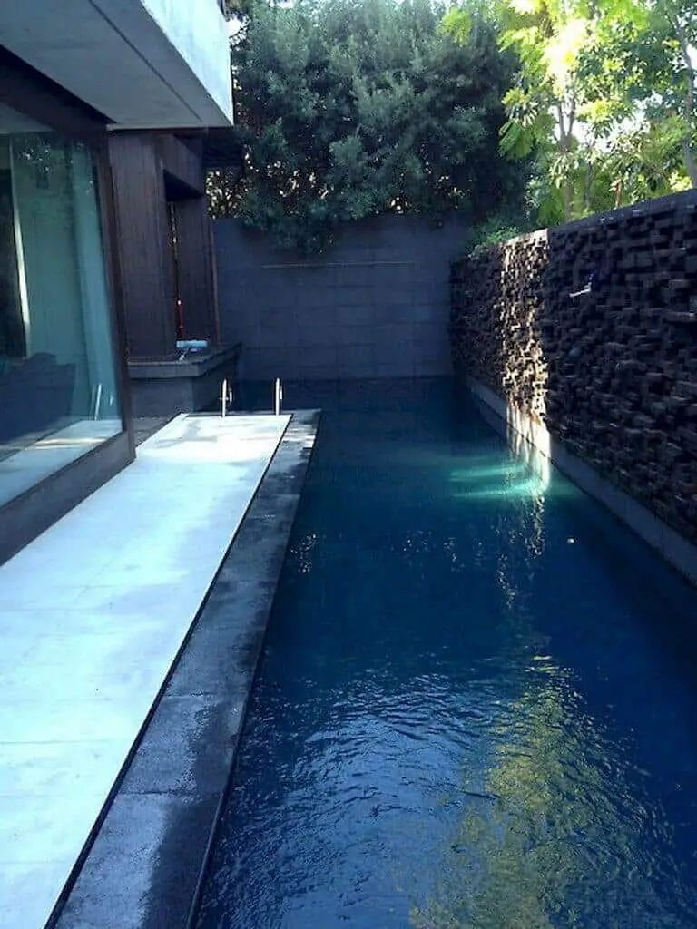 Looking into inground pool backyard designs, we have found that there are no excuses left for you to get the same old boring rectangular swimming pool for your home.