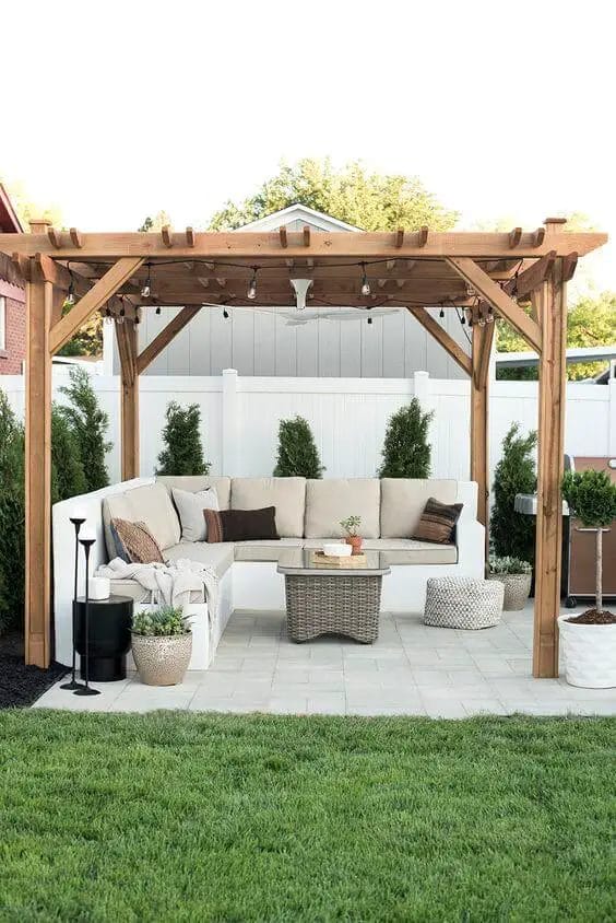 One of the great things about making your patio look interesting is that you can always come up with simple, yet efficient ideas to make this space your own. Itâ€™s interesting, it can offer a vast range of different options and you can customize it the way you always wanted.