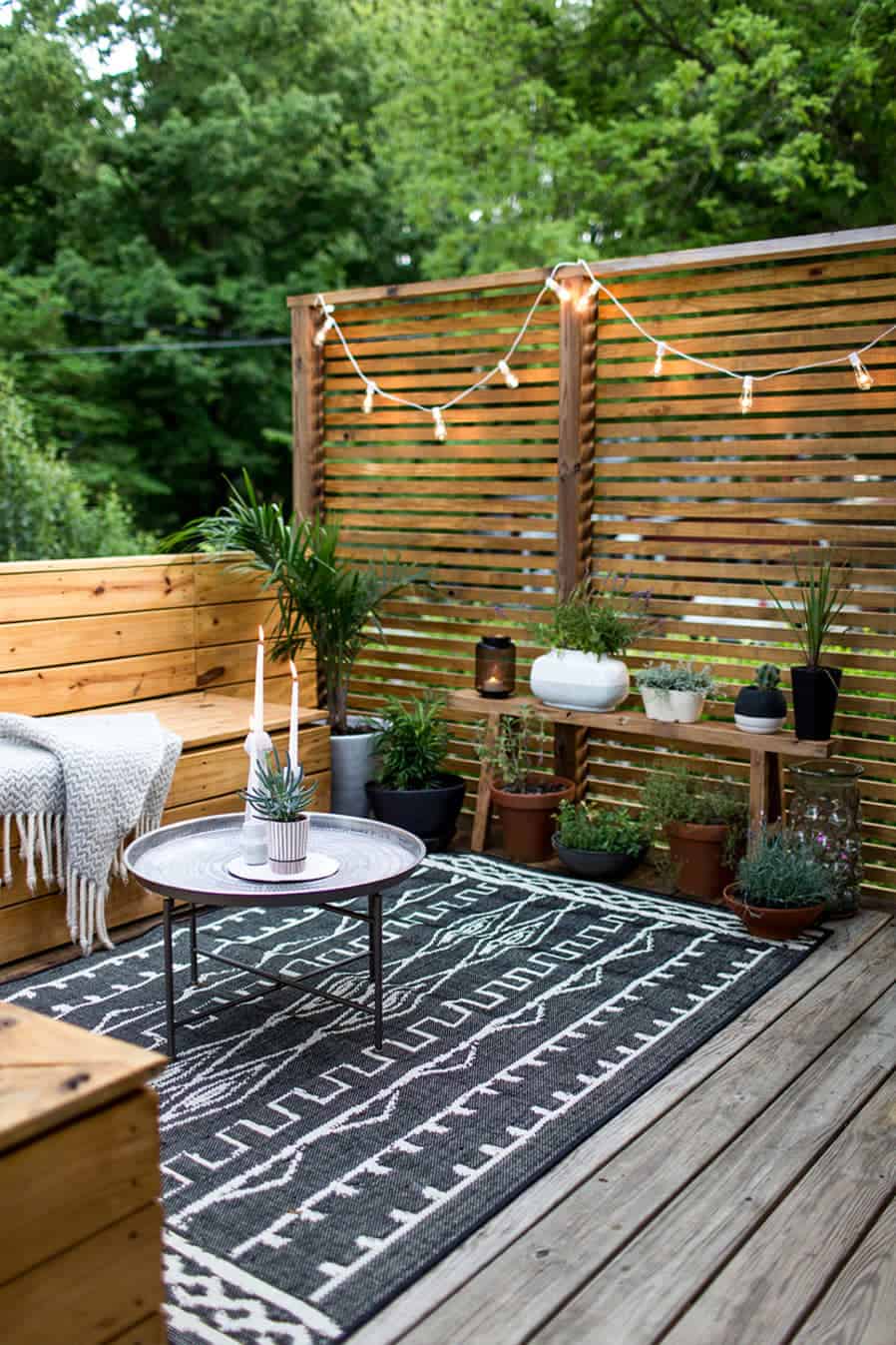 One of the great things about making your patio look interesting is that you can always come up with simple, yet efficient ideas to make this space your own. Itâ€™s interesting, it can offer a vast range of different options and you can customize it the way you always wanted.